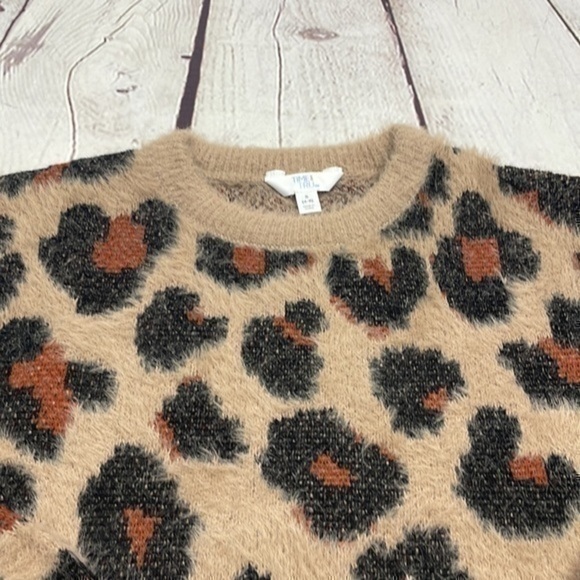 Like New Time & Tru leopard cropped sweater small - Picture 2 of 5